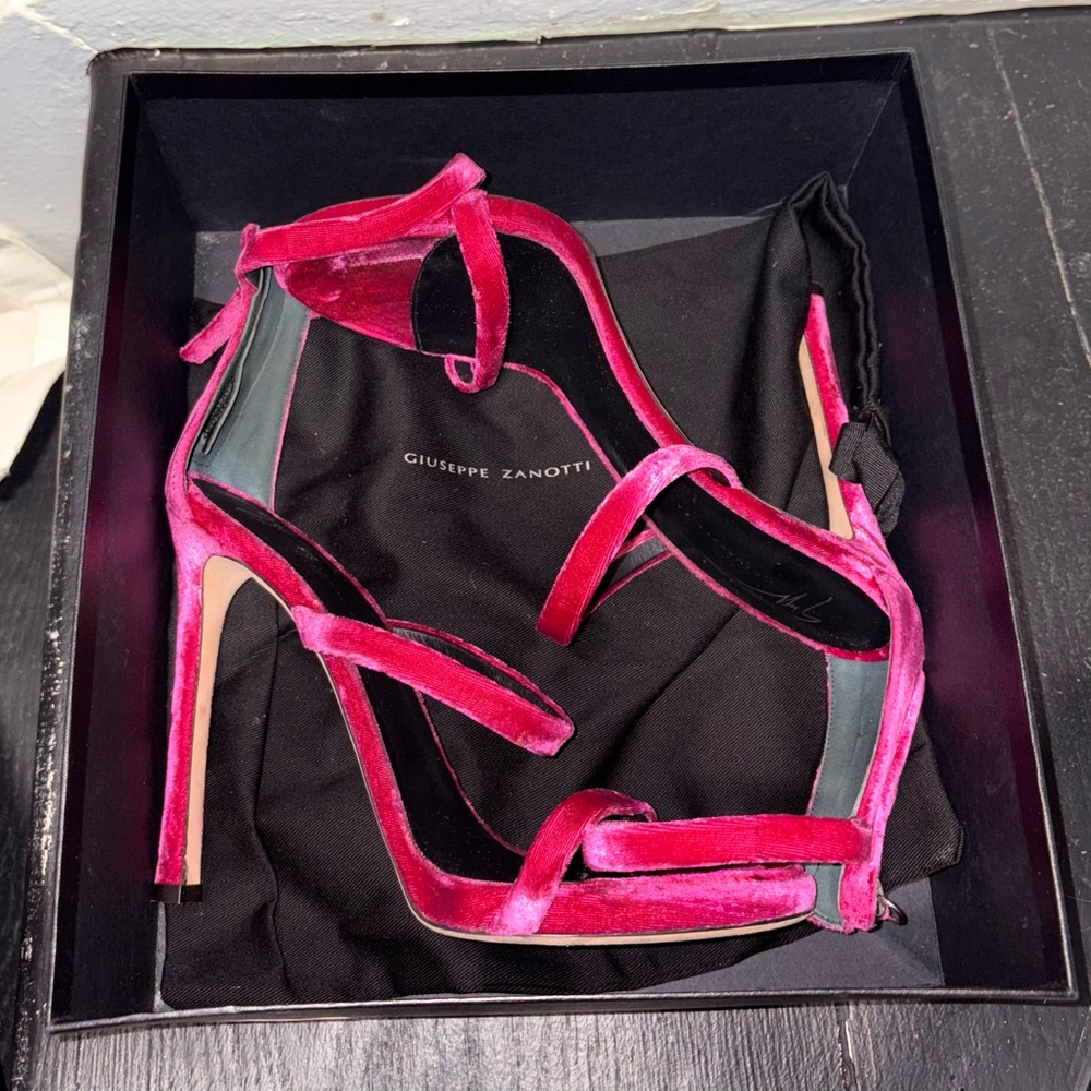 Giuseppe Zanotti Veronica Melograno Fuchsia velvet suede sandals size US 9.5